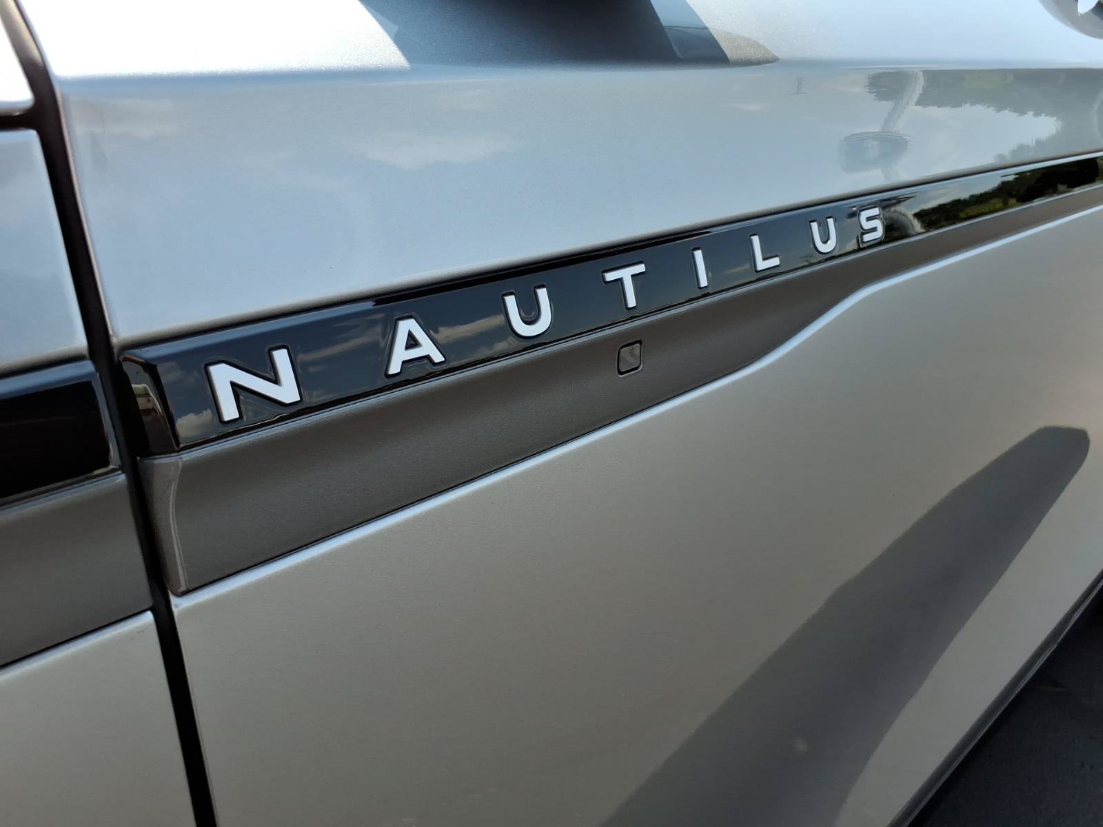 Used 2025 Lincoln Nautilus Black Label w/ Jet Appearance Package AWD/4WD image 2