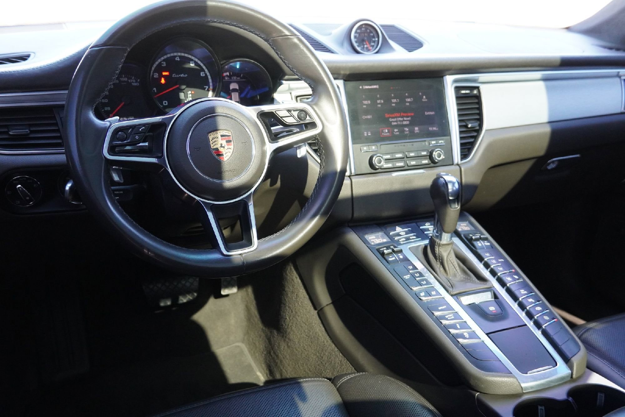 Used 2018 Porsche Macan Turbo image 29