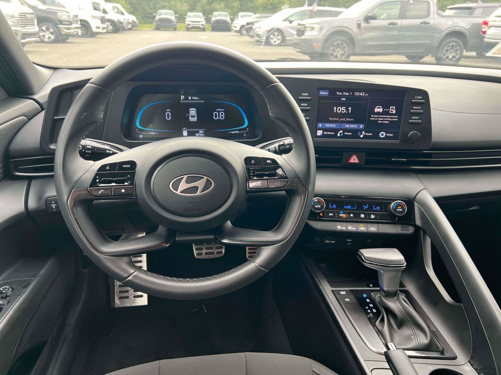 Used 2025 Hyundai Elantra Sport FWD image 17
