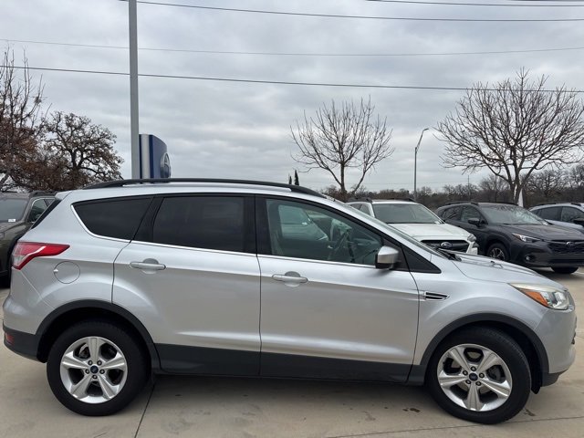 Used 2015 Ford Escape SE w/ Equipment Group 201A image 2