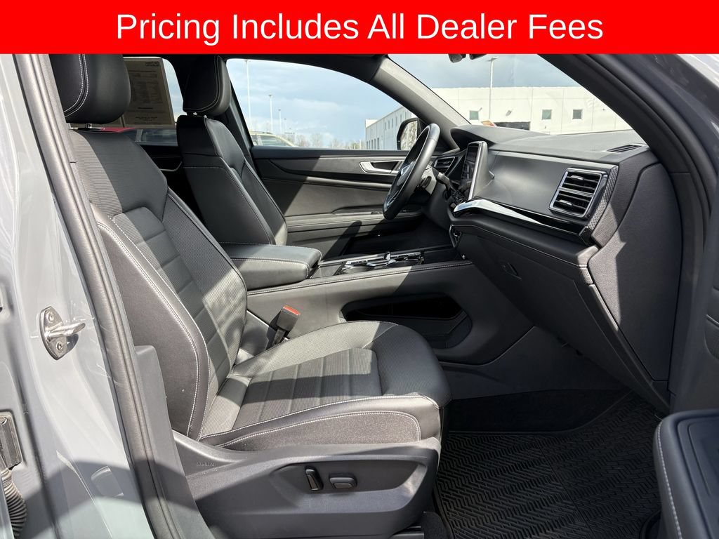 Used 2025 Volkswagen Atlas Cross Sport SEL R-Line AWD/4WD image 30
