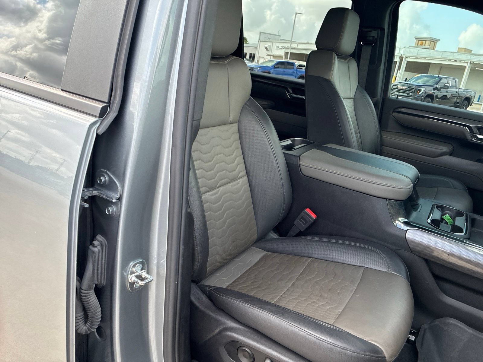 Used 2024 Chevrolet Silverado 2500 ZR2 w/ Technology Package AWD/4WD image 18