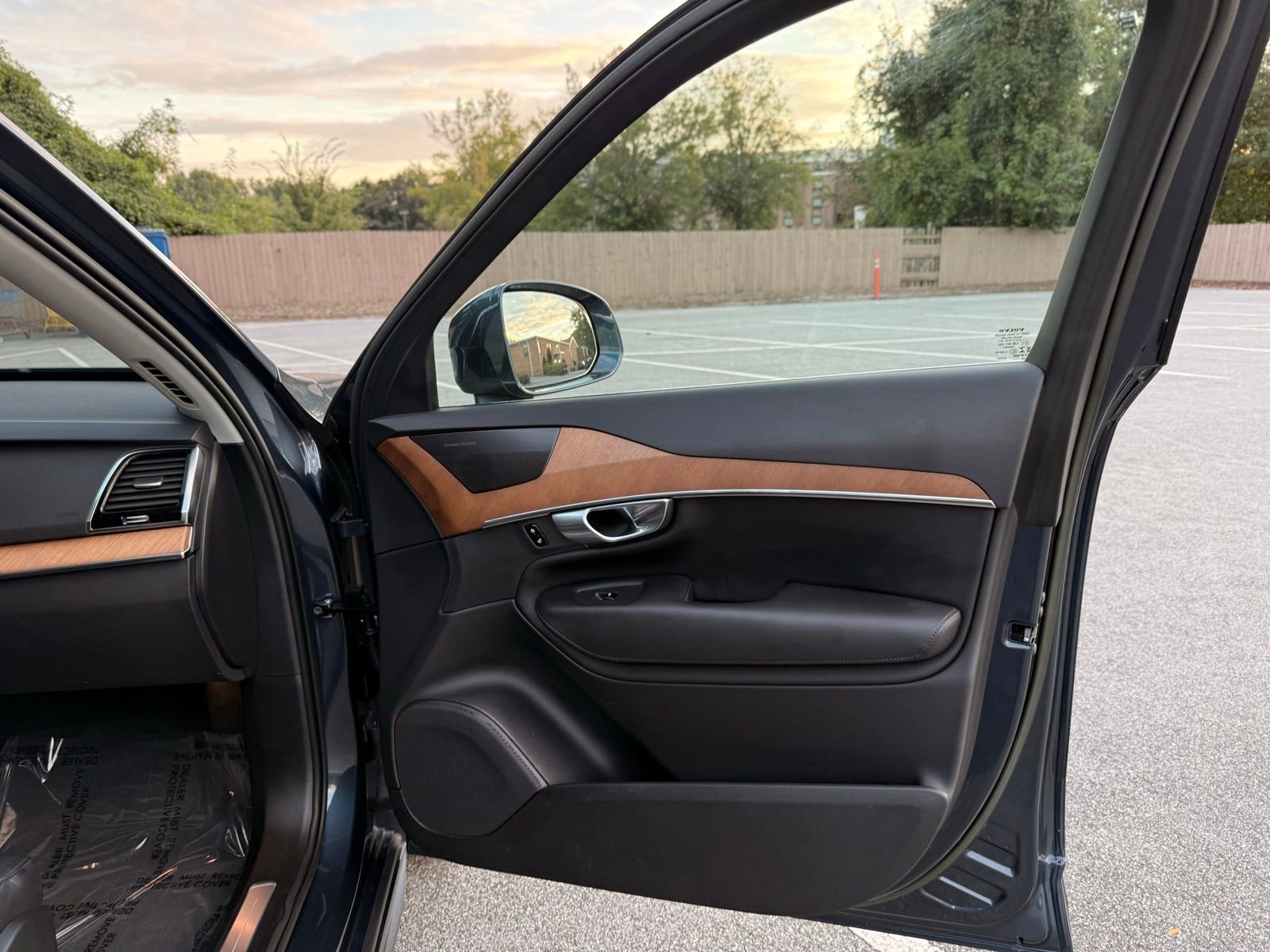 Used 2023 Volvo XC90 T8 Plus image 34