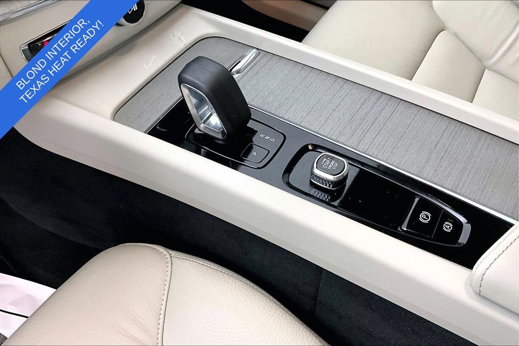 Certified 2023 Volvo XC60 B5 Plus w/ Climate Package image 19
