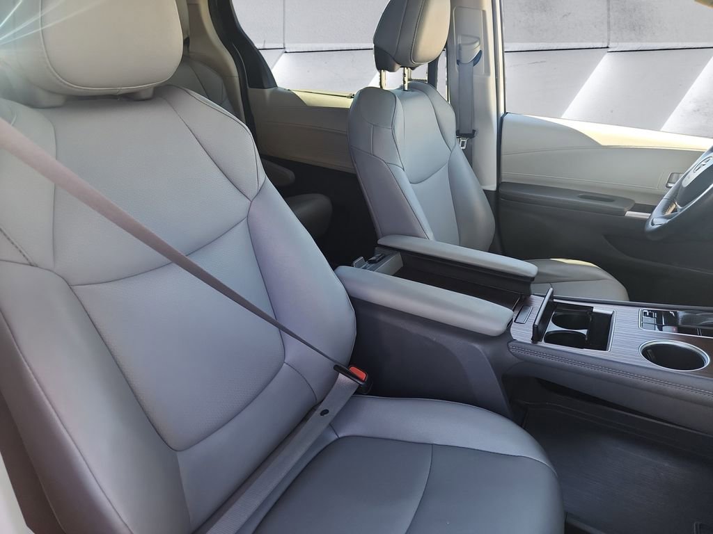 Used 2024 Toyota Sienna XLE image 14