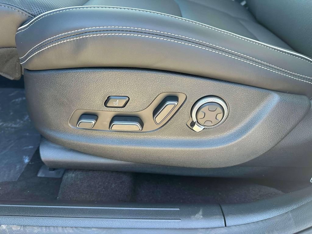 New 2025 Genesis Electrified GV70 w/ Prestige Package AWD/4WD image 16