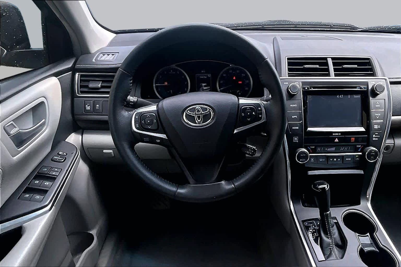Used 2017 Toyota Camry XLE FWD image 6