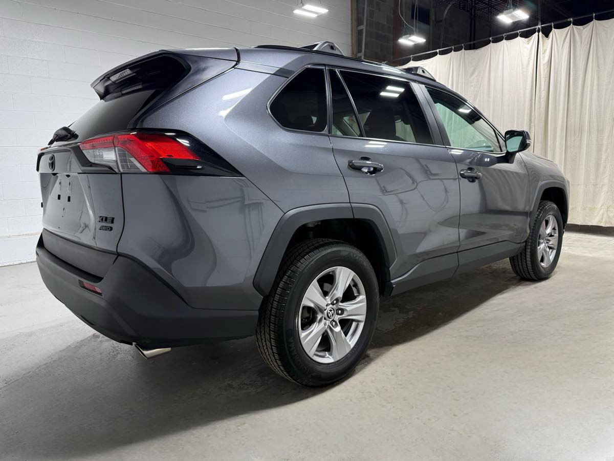Used 2022 Toyota RAV4 XLE w/ Convenience Package AWD/4WD image 4