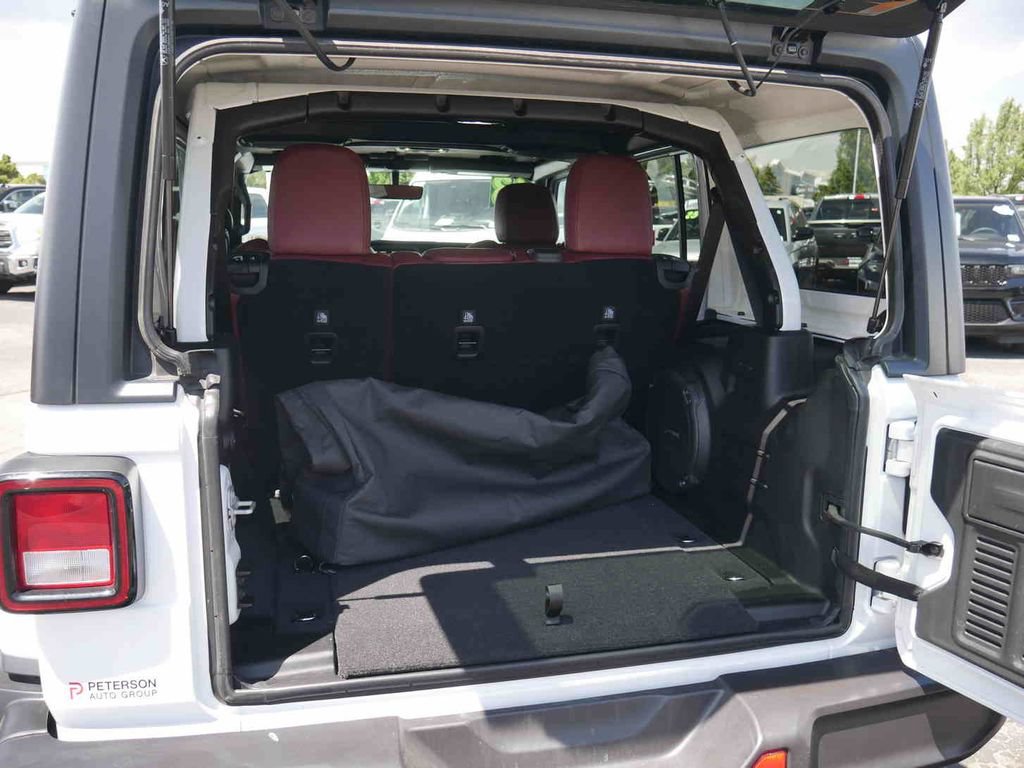 Used 2023 Jeep Wrangler Unlimited Sahara AWD/4WD image 9