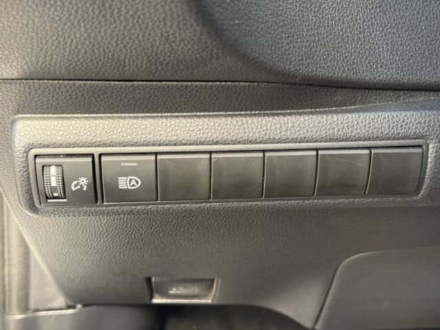 Used 2025 Toyota Corolla LE FWD image 23