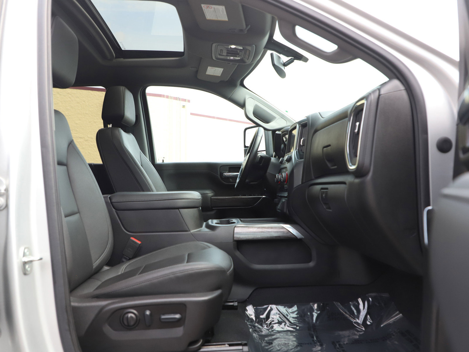 Used 2022 Chevrolet Silverado 3500 LTZ w/ LTZ Plus Package image 11