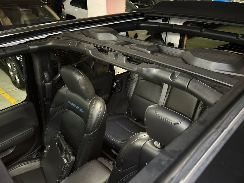 Used 2022 Jeep Wrangler Unlimited Rubicon 4xe w/ Cold Weather Group AWD/4WD image 31
