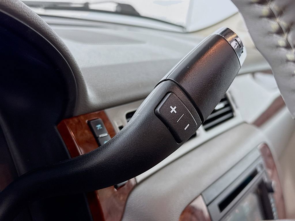 Used 2011 Chevrolet Avalanche LTZ image 20