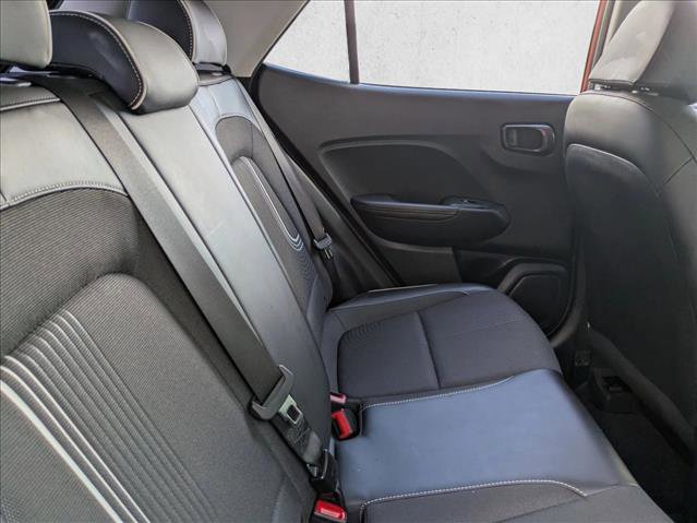 Used 2022 Hyundai Venue Limited image 19