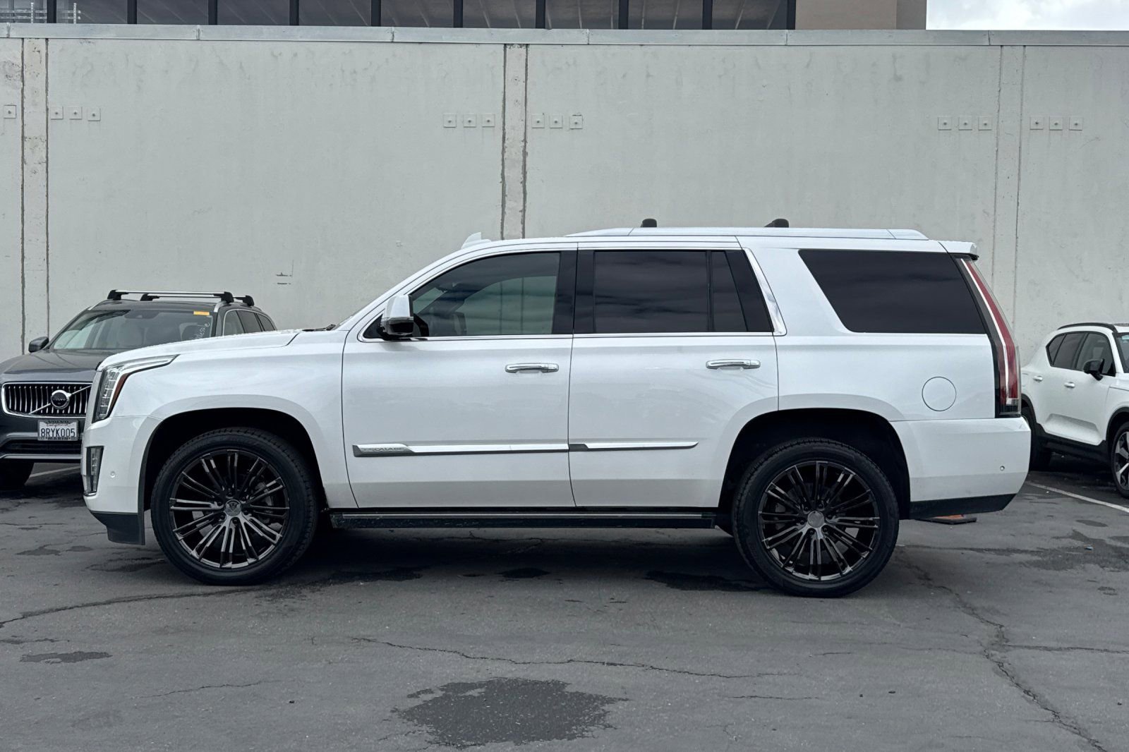 Used 2017 Cadillac Escalade Platinum image 5