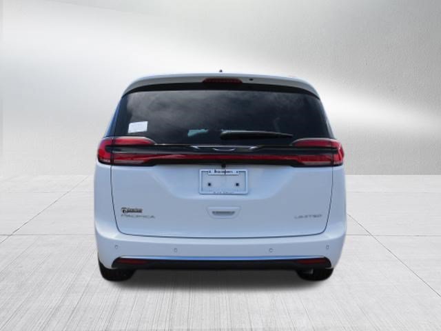 New 2027 Chrysler Pacifica Limited FWD image 3