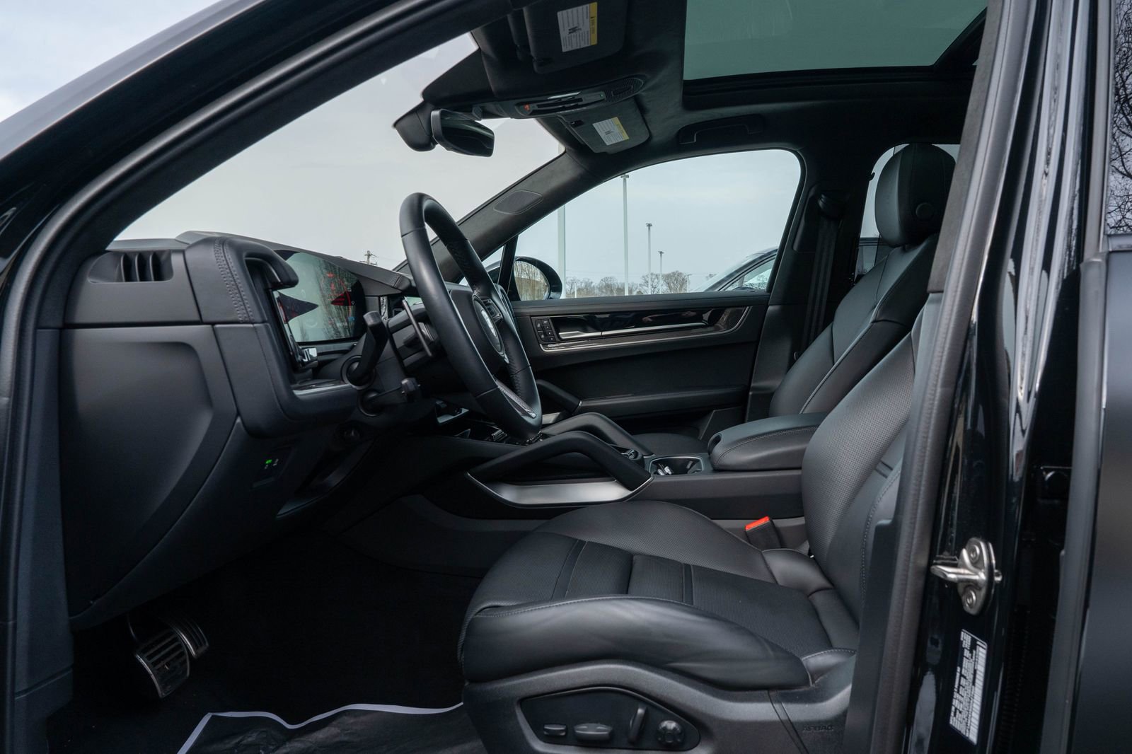 Certified 2025 Porsche Cayenne Turbo image 24