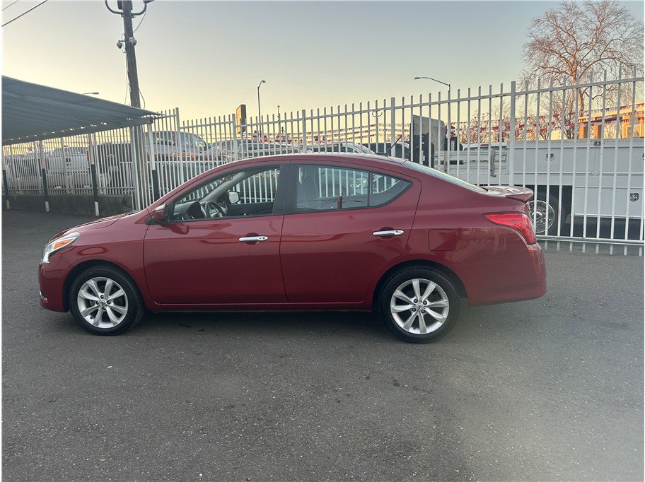Used 2015 Nissan Versa SL image 4