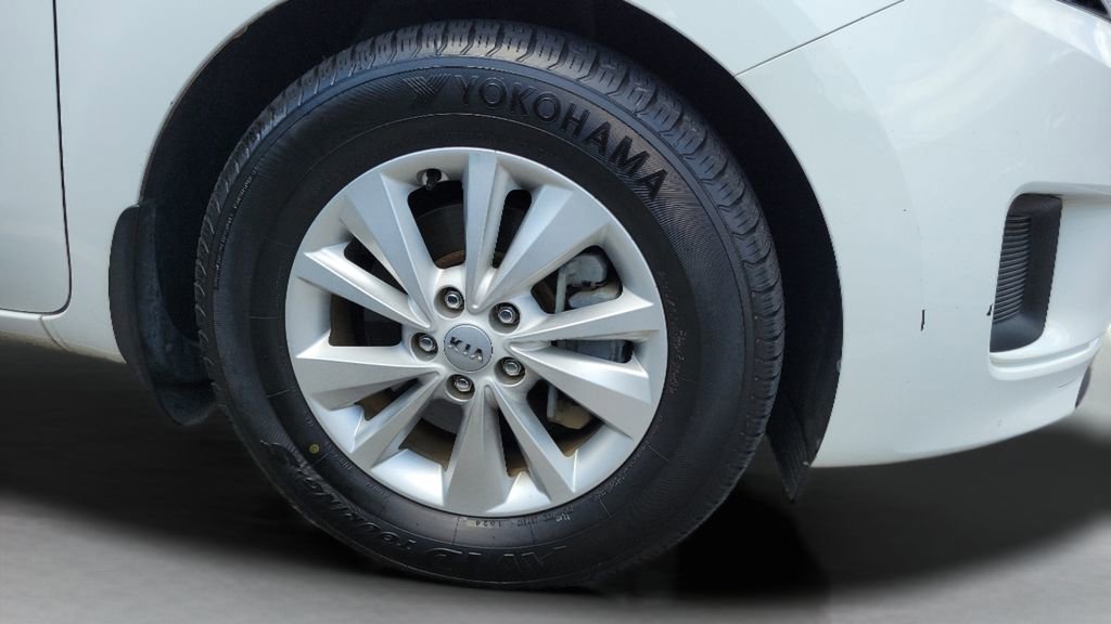 Used 2016 Kia Sedona LX w/ LX Convenience Package FWD image 8