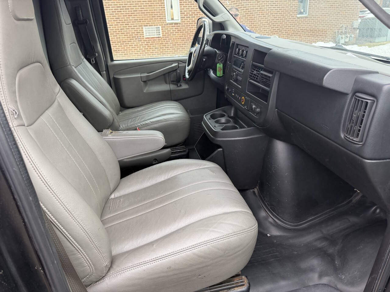Used 2016 Chevrolet Express 2500 RWD image 18