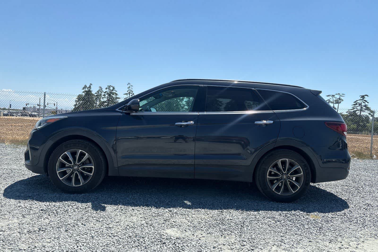 Used 2017 Hyundai Santa Fe SE w/ Cargo Package FWD image 6
