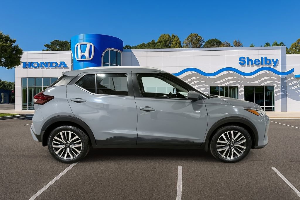 Used 2023 Nissan Kicks SV image 9