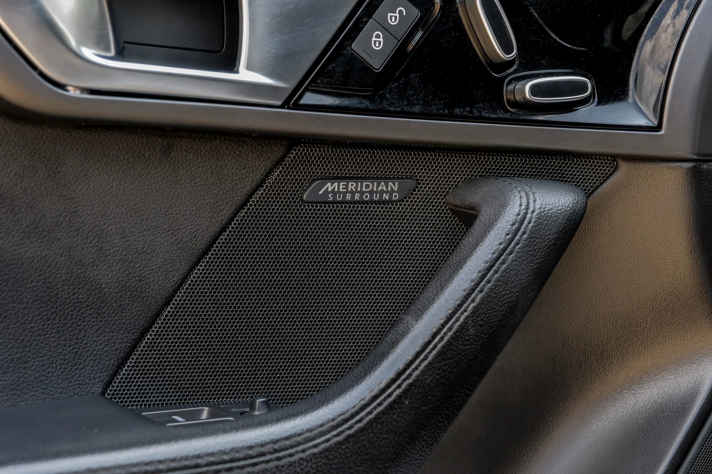 Used 2017 Jaguar F-TYPE Coupe image 34