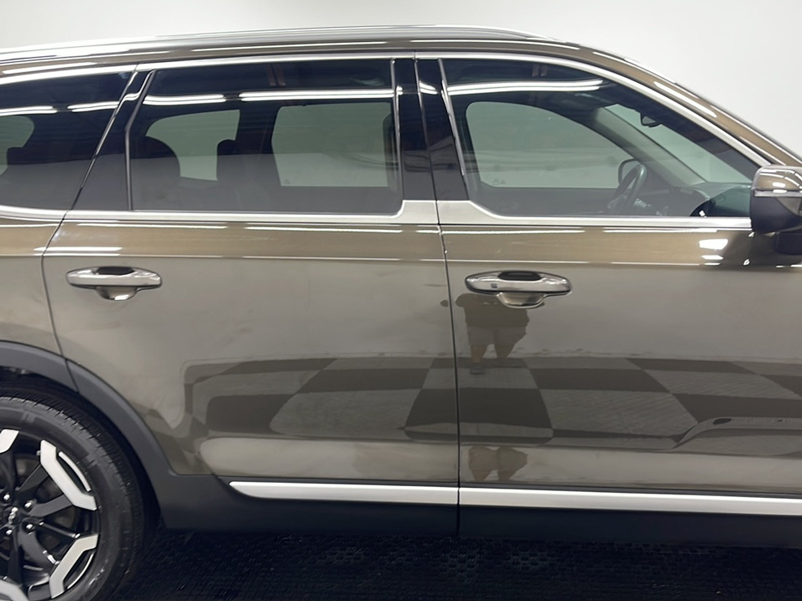 Used 2024 Kia Telluride EX w/ EX Captain's Chair Package AWD/4WD image 22