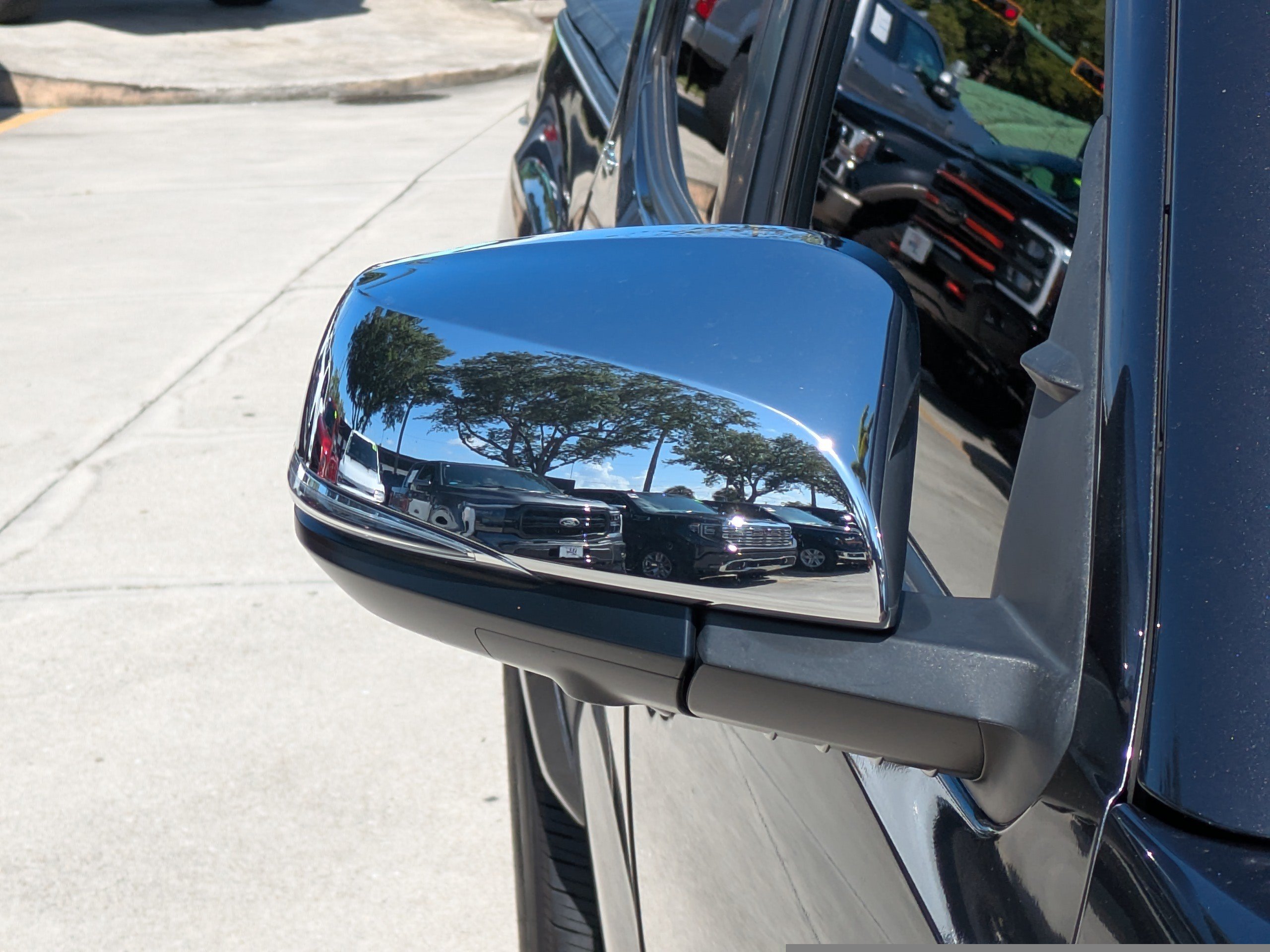 Used 2023 Toyota Tacoma Limited AWD/4WD image 10