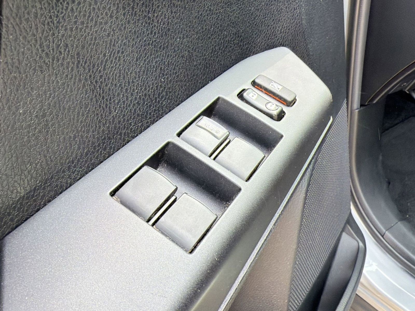 Used 2018 Toyota RAV4 LE image 23