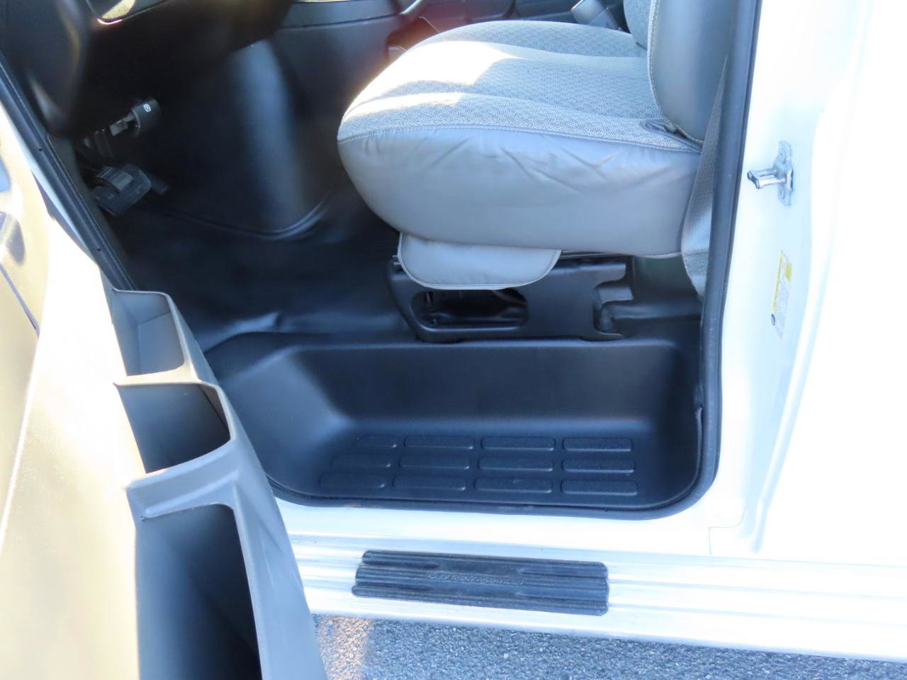 Used 2014 Chevrolet Express 3500 LS image 6