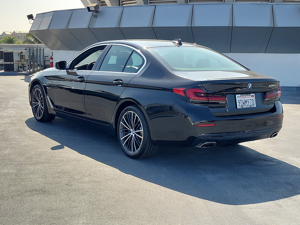 Used 2023 BMW 530e w/ Convenience Package RWD image 2