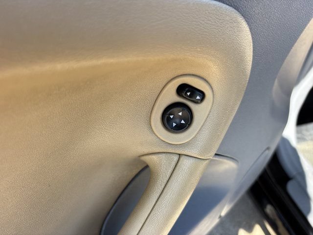 Used 2006 Pontiac Solstice Convertible w/ Premium Package RWD image 17