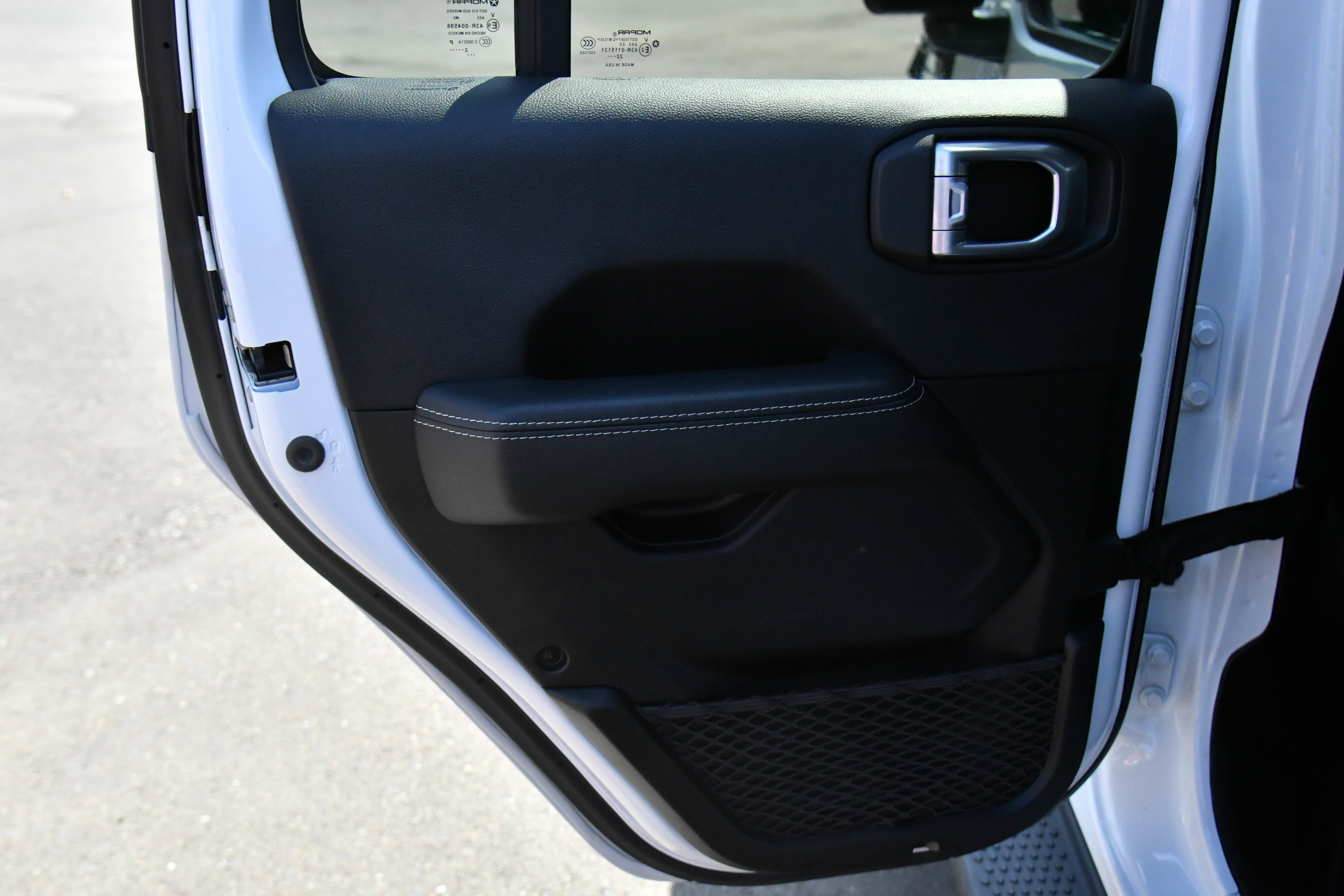 Used 2023 Jeep Wrangler Unlimited Sahara w/ Cold Weather Group AWD/4WD image 40