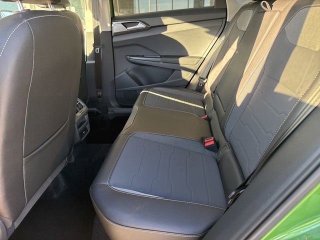 Used 2025 Volkswagen Taos SE image 9