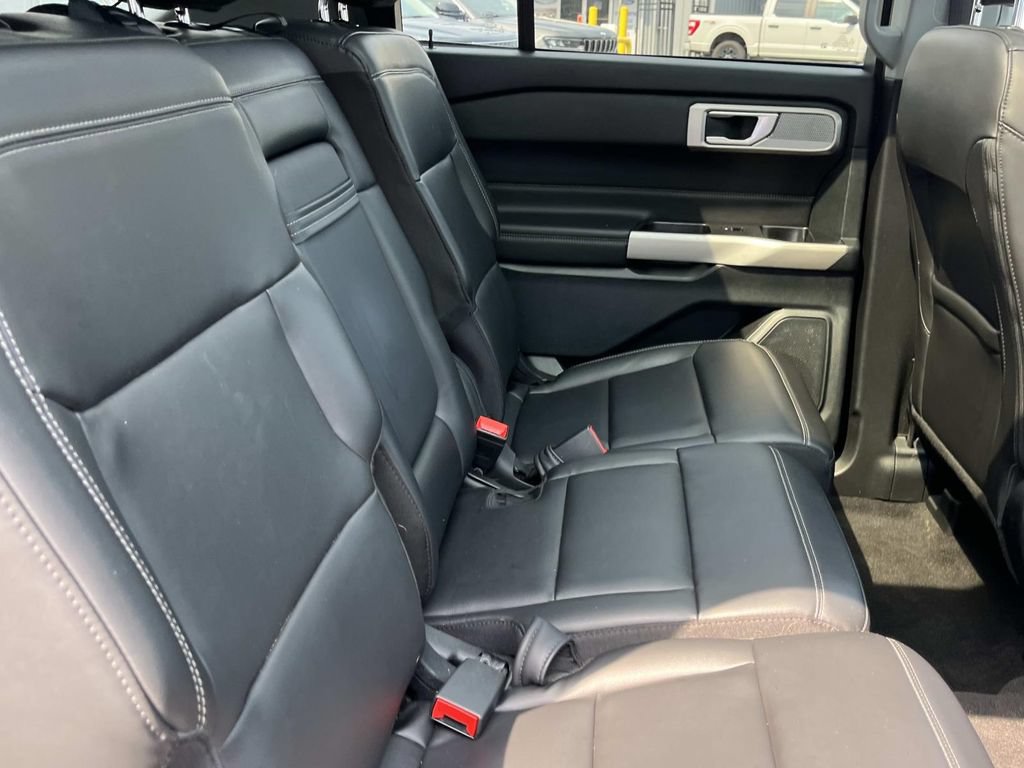 Used 2024 Ford Explorer XLT w/ Equipment Group 202A AWD/4WD image 29
