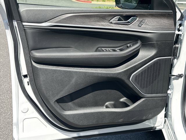New 2026 Jeep Grand Cherokee Limited AWD/4WD image 11