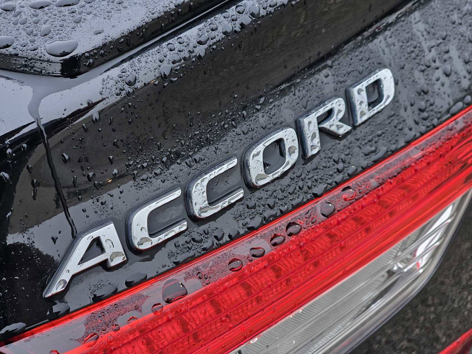 Used 2018 Honda Accord Sport image 10