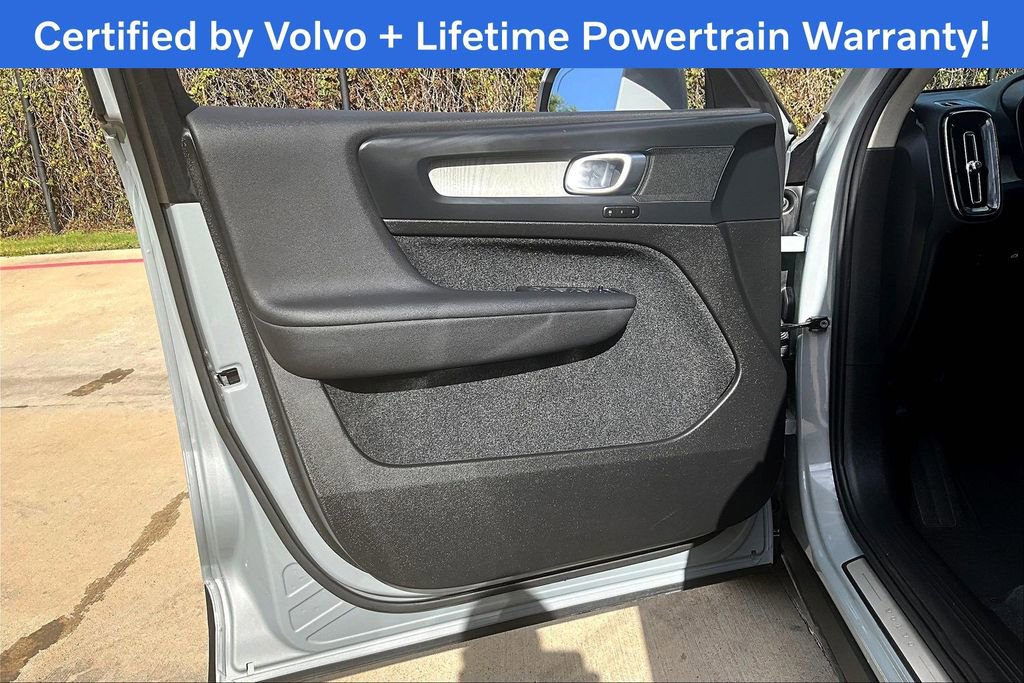 Certified 2025 Volvo XC40 B5 Core image 23