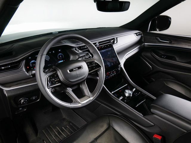 Used 2023 Jeep Grand Cherokee Overland image 4