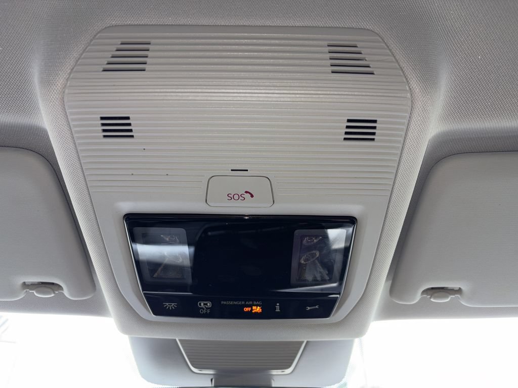 Used 2025 Volkswagen Tiguan SE FWD image 14