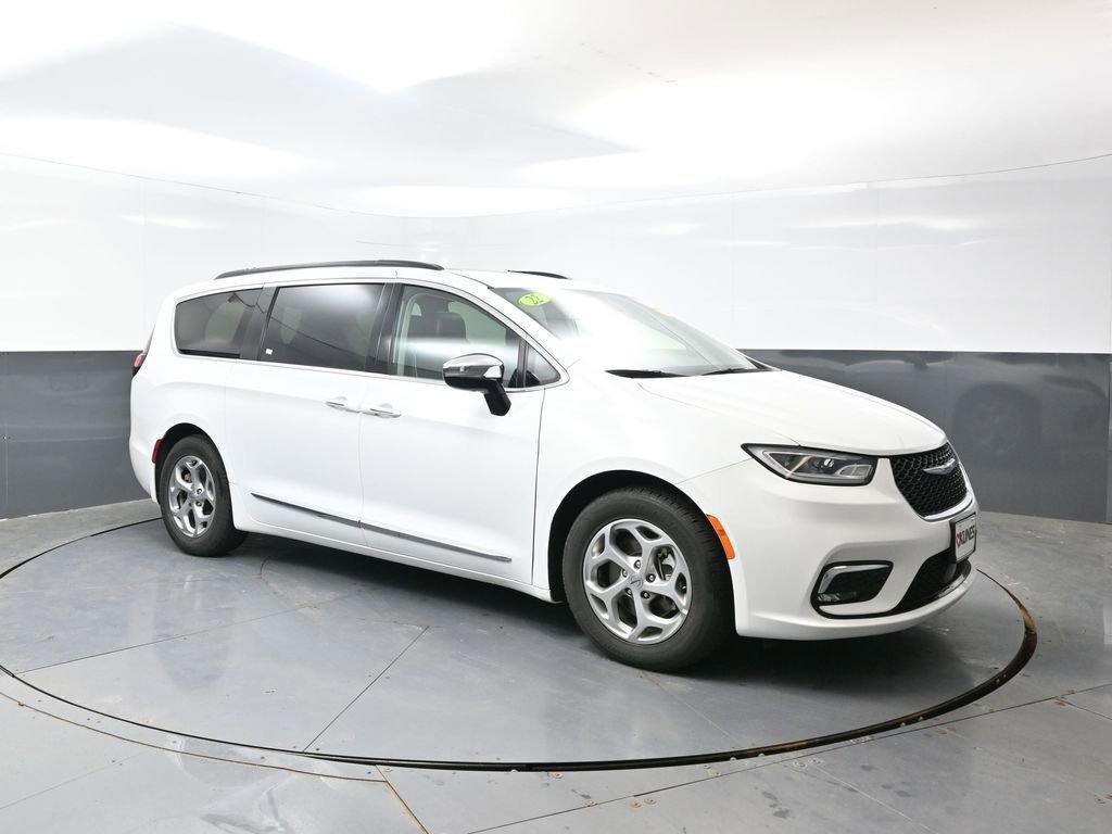 Used 2023 Chrysler Pacifica Limited FWD image 6