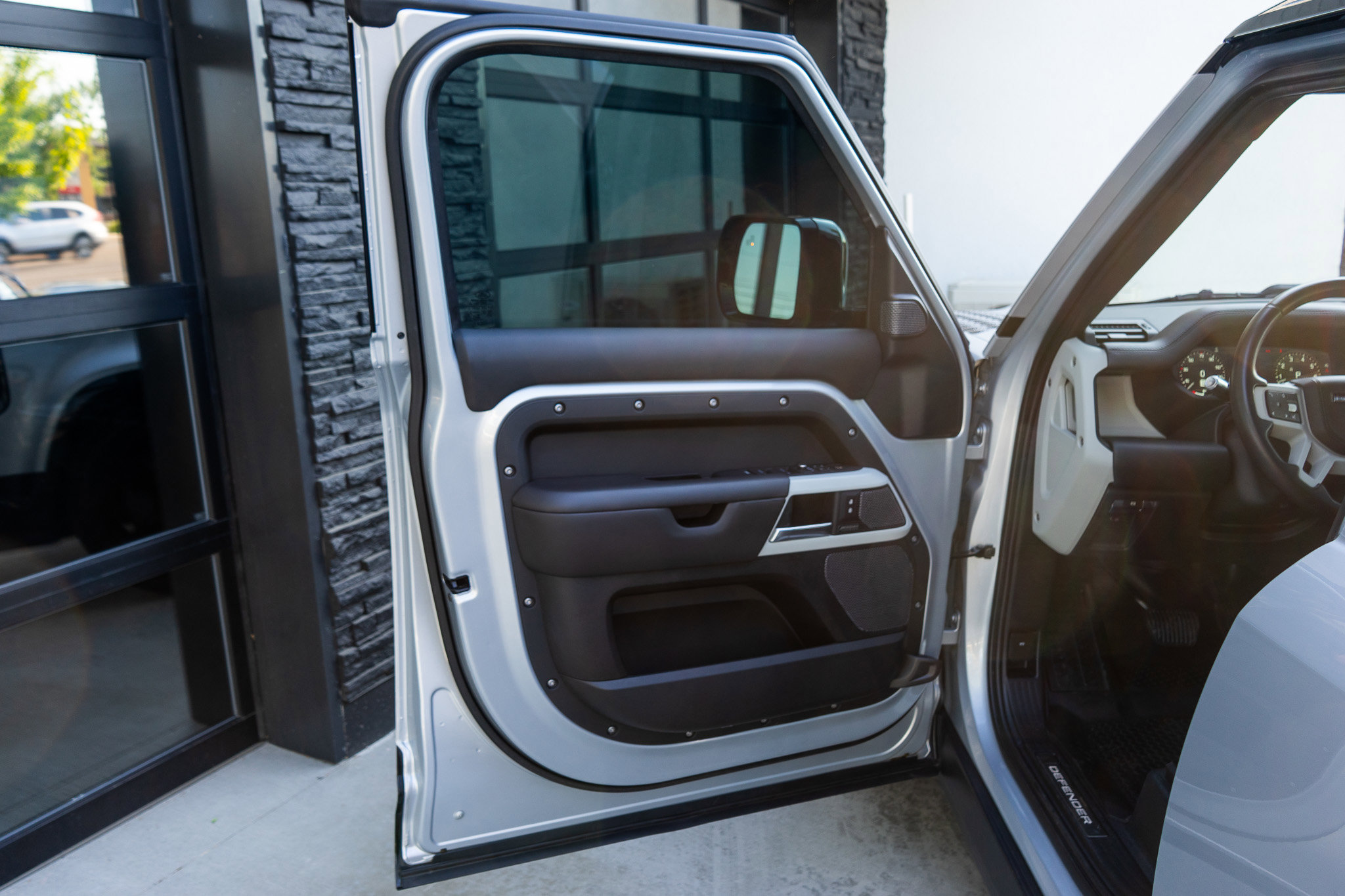 Used 2021 Land Rover Defender 110 X-Dynamic HSE image 20