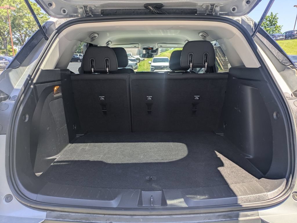 Used 2025 Chevrolet TrailBlazer LT AWD/4WD image 28