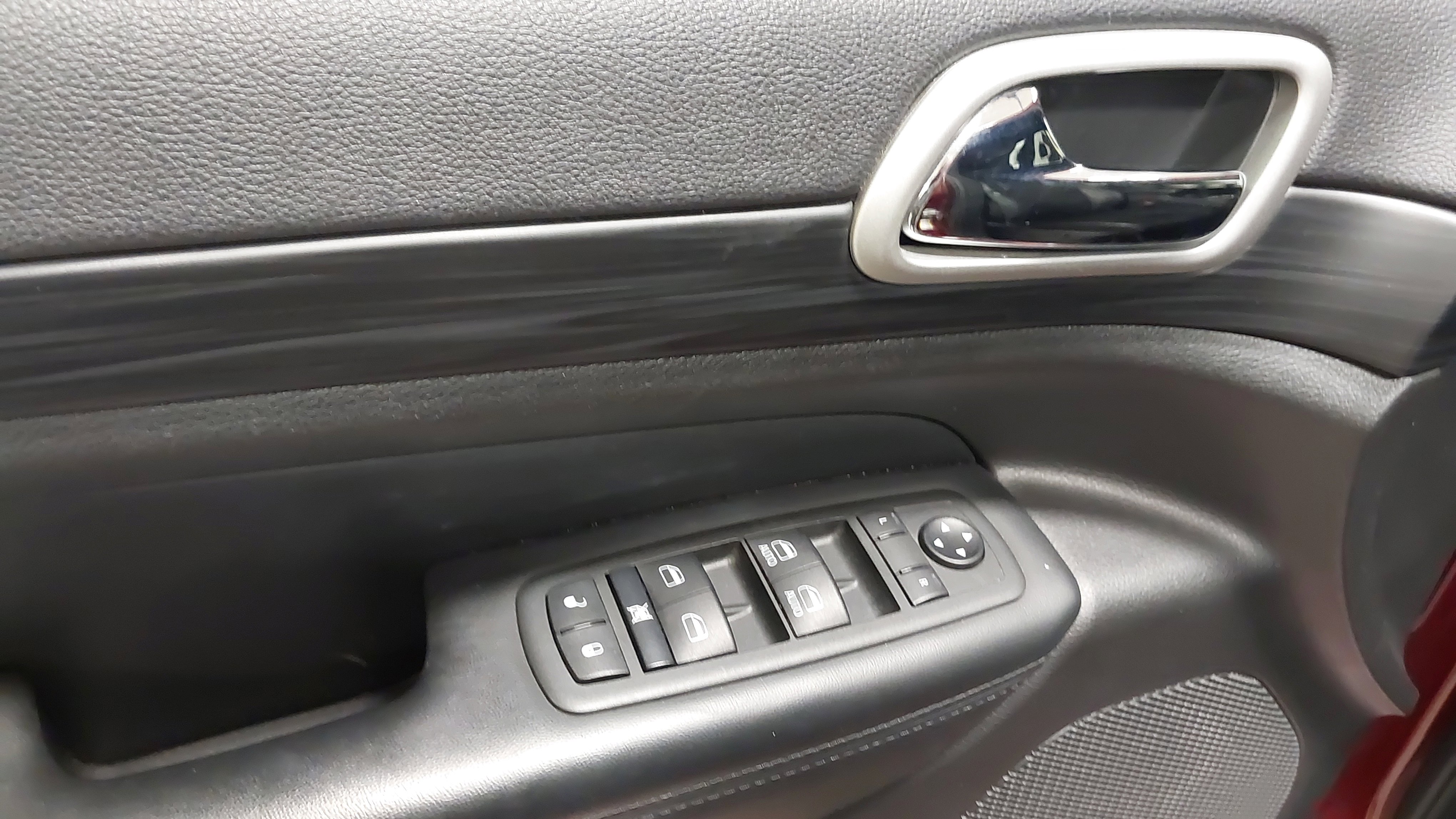 Used 2021 Jeep Grand Cherokee Laredo X image 25