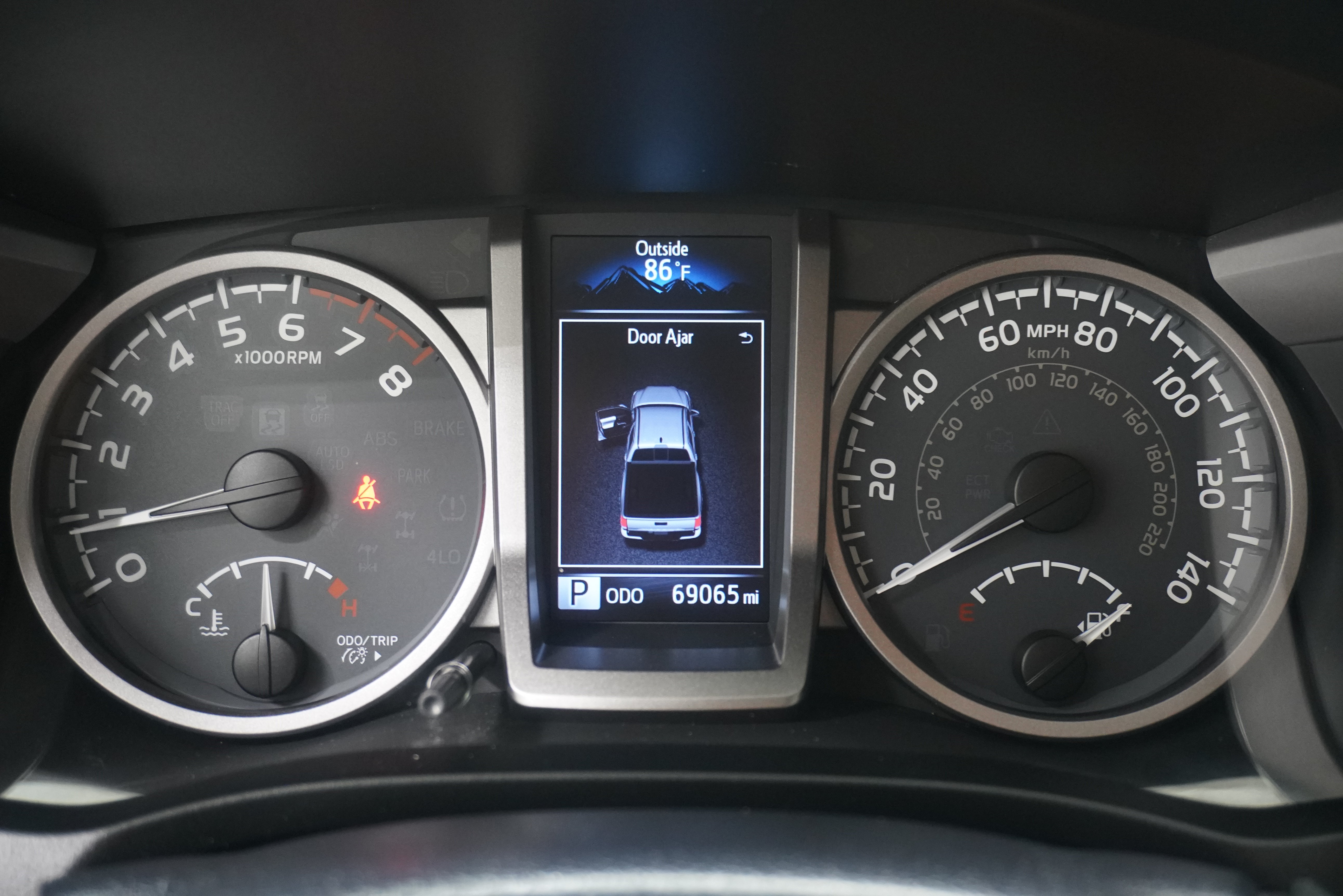 Used 2017 Toyota Tacoma SR5 w/ Tow Package RWD image 16