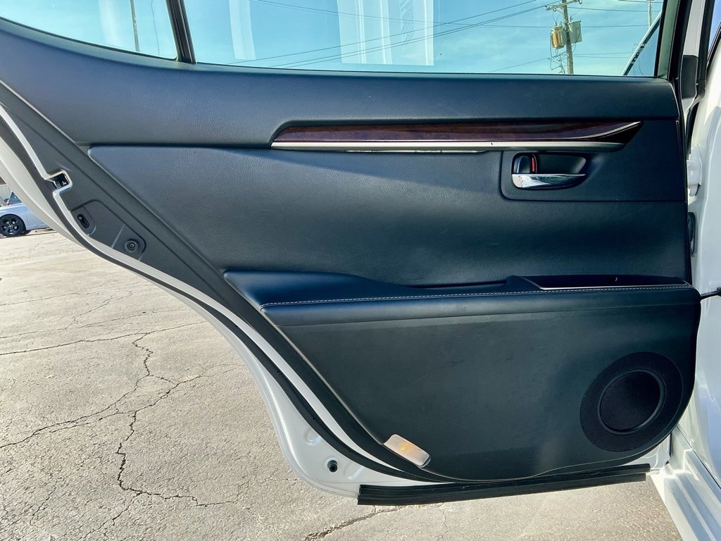 Used 2016 Lexus ES 350 w/ Luxury Package w/Wood Trim image 31