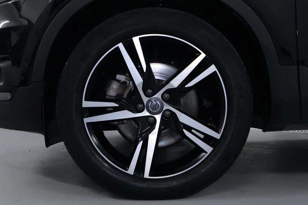Used 2019 Volvo XC40 T5 R-Design image 34