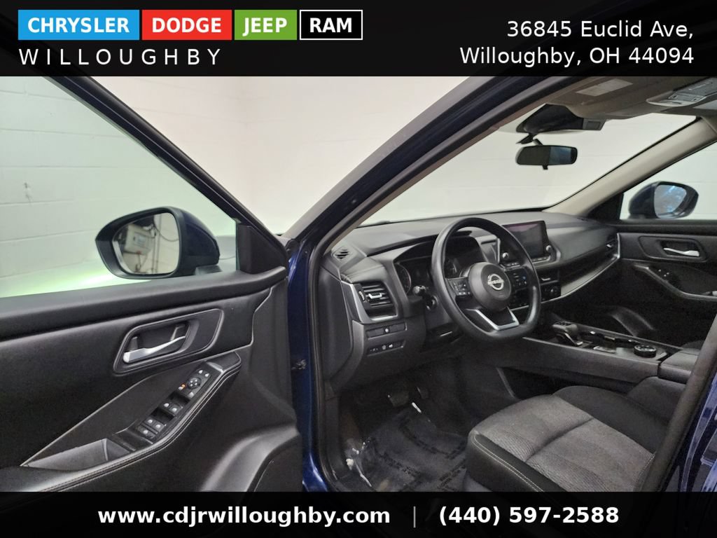 Used 2024 Nissan Rogue SV AWD/4WD image 13