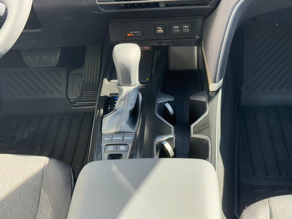 New 2026 Toyota Camry Hybrid image 10